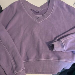 EUC - like new light purple vneck sweatshirt. Aerie brand. Size small.